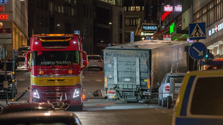 Szwedzkie media: Uzbek, który wjechał ciężarówką w tłum miał polską wizę