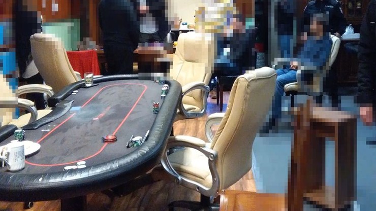 Nielegalne turnieje pokera pod przykrywką spotkań miłośników literatury