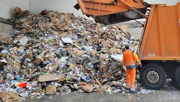 Samorządy zważą śmieci i zwiększą opłaty. Wyższe stawki przez brak segregacji