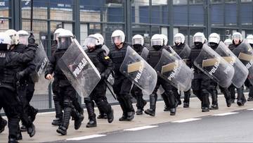 Skradziona flaga, bijatyka i interwencja policji w polskiej lidze. Wylegitymowano ponad 40 osób