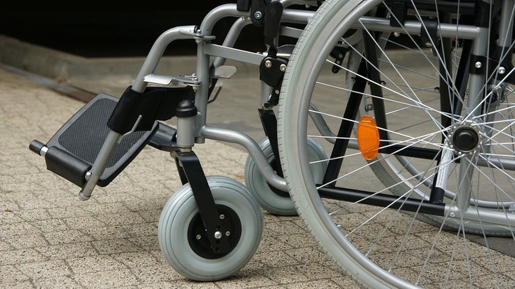 Rosną dopłaty pacjentów do wózków inwalidzkich, protez i kul. NIK zwróciła się do ministra zdrowia