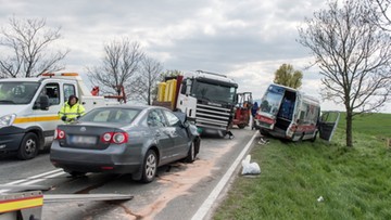 Zderzenie czterech samochodów na Dolnym Śląsku. 9 osób poszkodowanych