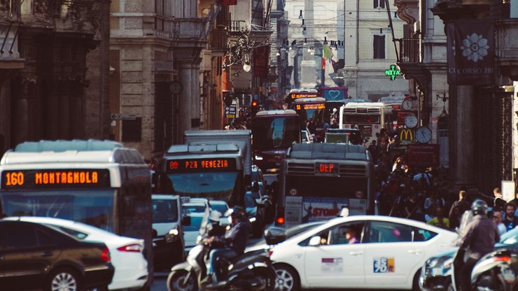 Koronawirus "podróżuje" autobusem i kolejką. Wyniki kontroli w Rzymie