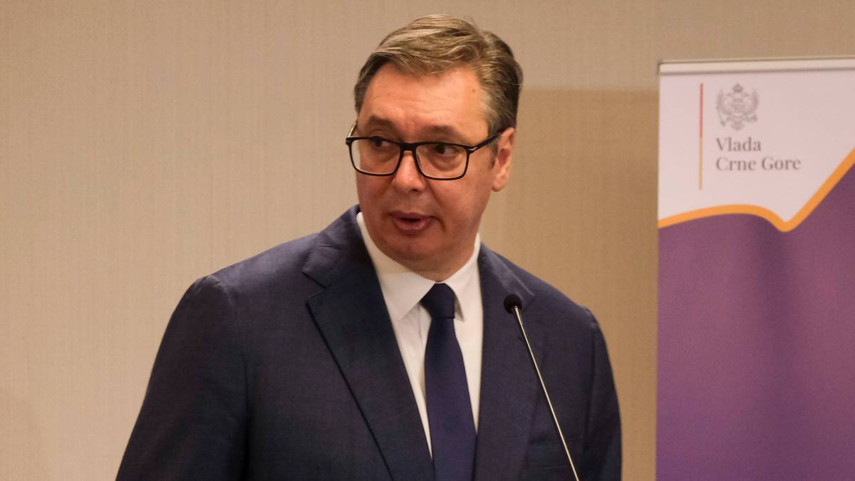 Serbia's Vučić Announces He Will Resign as President Within Weeks