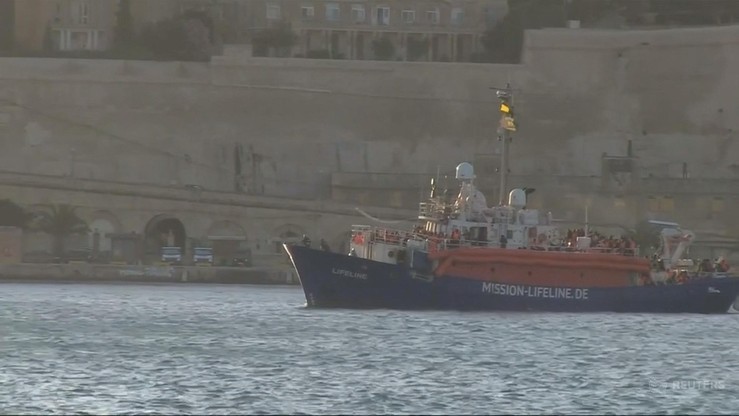 Pierwsi migranci ze statku Mission Lifeline opuścili Maltę. Przyjmie ich Francja