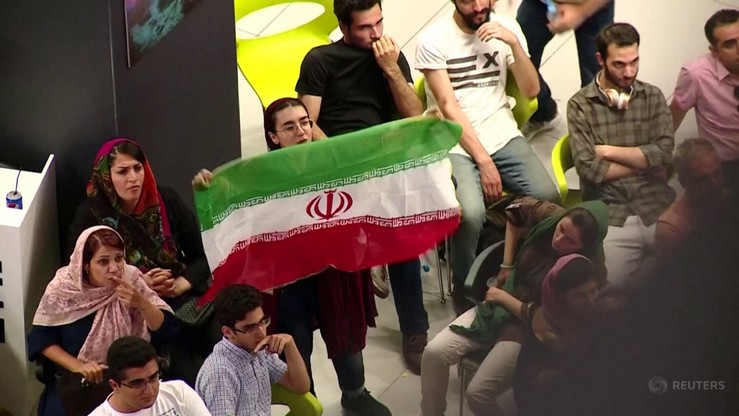 Władze Iranu wpuszczą kobiety na stadion piłkarski. Ma powstać specjalna trybuna