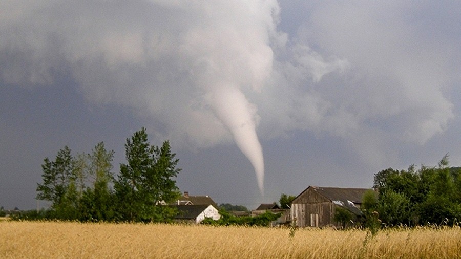 Trąba powietrzna na Lubelszczyźnie w sierpniu 2008 roku. Fot. Tomasz Zawadzki / TwojaPogoda.pl