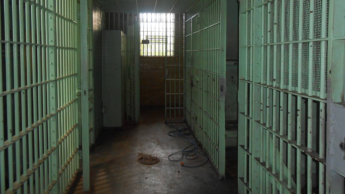 Brawurowa ucieczka z więzienia we Francji. Trwa obława