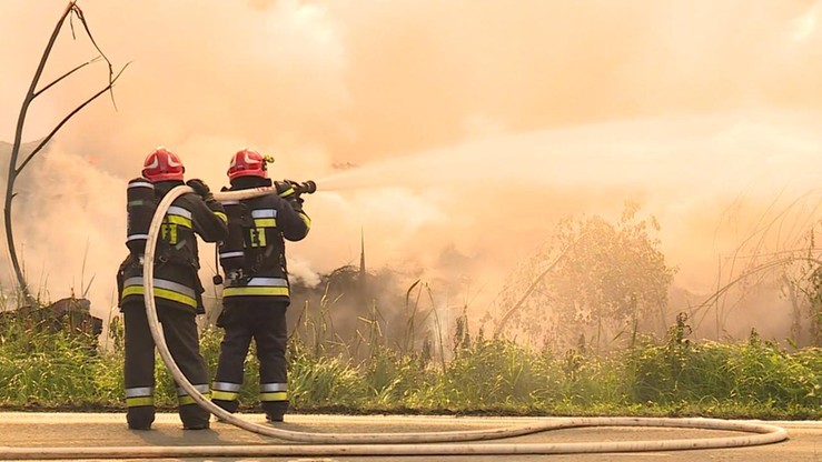 Niewyjaśnione pożary wysypisk śmieci w całej Polsce. Premier zmienia porządek posiedzenia rządu