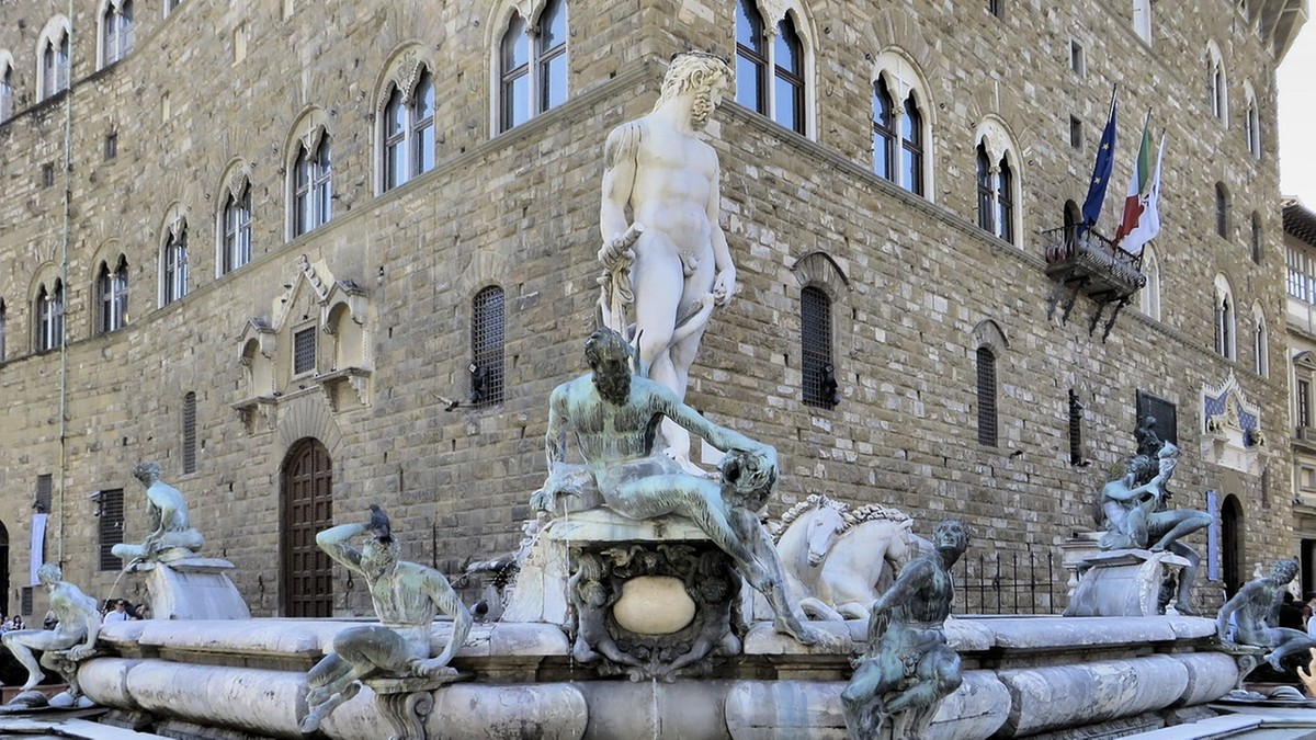 Florencja. Fontanna Neptuna zniszczona przez niemieckiego turystę. Chciał zrobić selfie