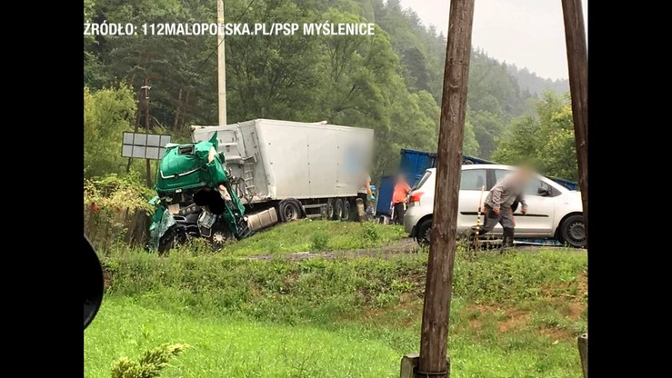 Zderzenie dwóch ciężarówek w Małopolsce. Jedna osoba nie żyje