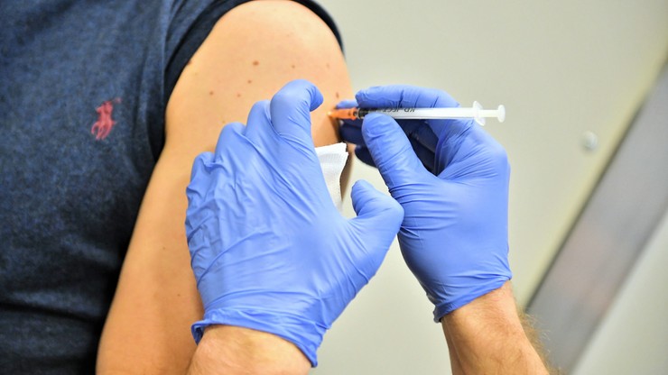 Niepożądane reakcje na szczepionkę. Minister podał dane