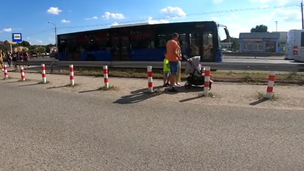 "Interwencja". Z dziecięcymi wózkami do autobusu. Kierowcy nie chcą ich zabierać