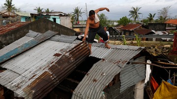 Filipiny: sześciu zabitych i 380 tys. ewakuowanych po przejściu tajfunu