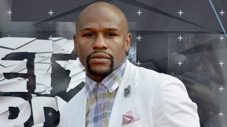 Mayweather Jr. dostał wyjątkowe spodenki. "Zachowam je na 50. walkę!" (WIDEO)