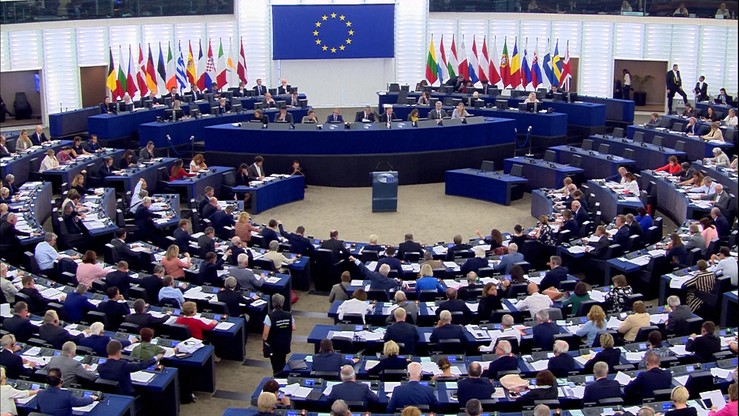 PE zadecydował ws. powiązania funduszy unijnych z praworządnością. Stan rządów ocenią eksperci