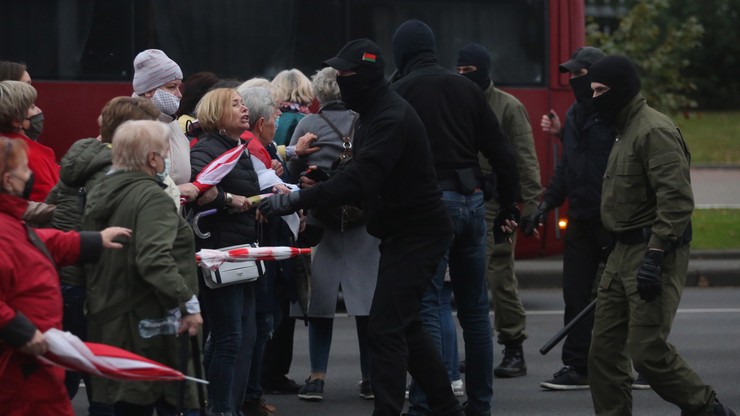 Protesty na Białorusi. Przeciw emerytom użyto gazu łzawiącego i granatów hukowych