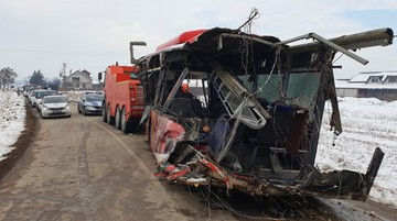 Pięć ofiar śmiertelnych wypadku w Serbii. "Pędzący pociąg dosłownie przeciął autobus na pół"