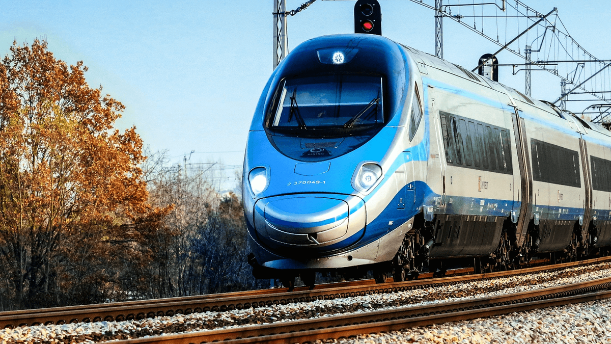 Zmiana na kluczowej trasie w Polsce. Pasażerowie PKP Intercity odczują ulgę