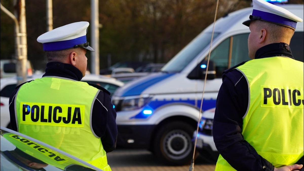 Warszawa. Zaatakował siekierą patrol policji na moście Poniatowskiego. Napastnika obezwładniono