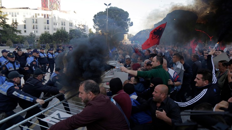Antyrządowa i proeuropejska demonstracja w Tiranie