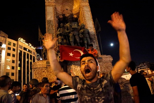 Wojsko próbowało przejąć władzę w Turcji. Zamach stanu godzina po godzinie