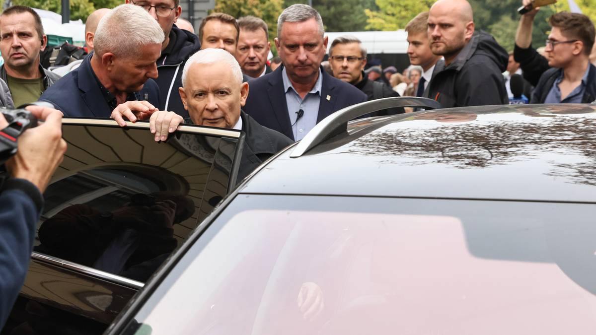 Policja zatrzymała auto z Jarosławem Kaczyńskim. "Aż tak się boicie?"