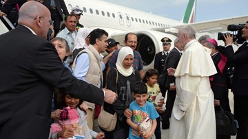 Kim są uchodźcy, których papież zabrał do Watykanu