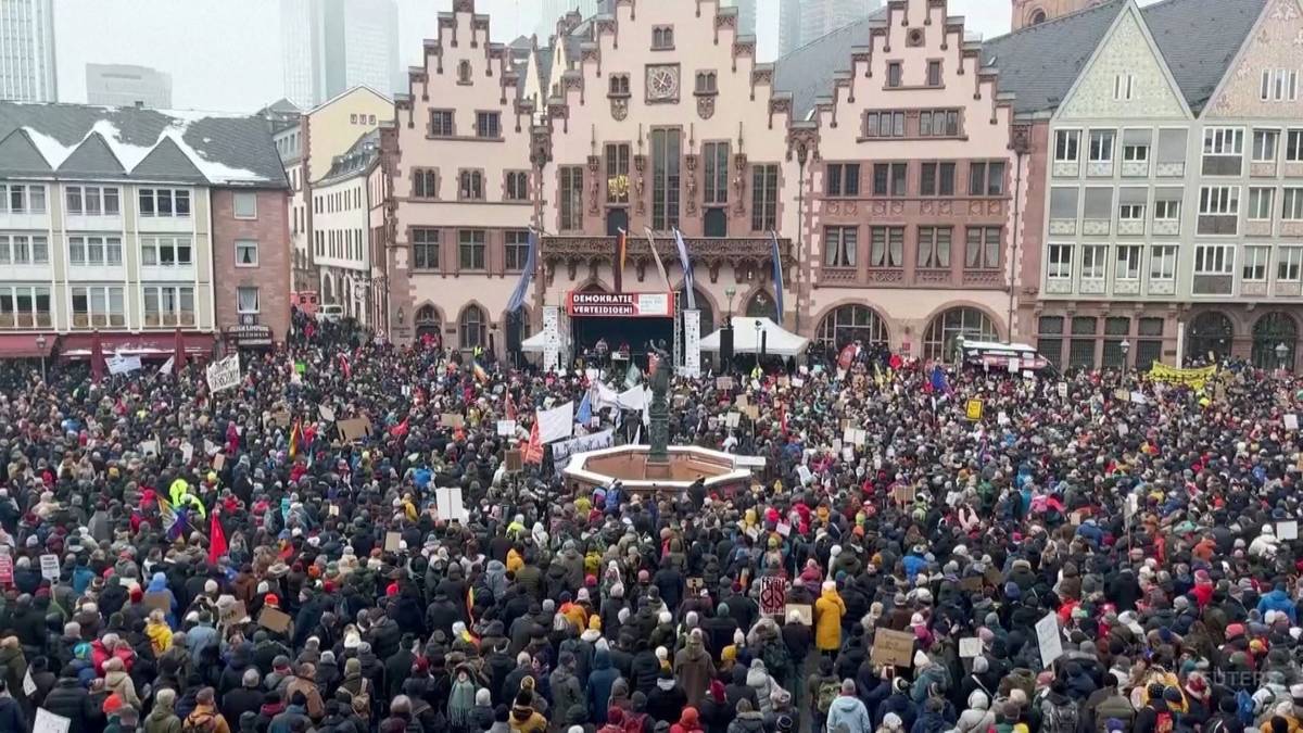 Niemcy. Masowe demonstracje w miastach. Gniew po ujawnieniu tajnych informacji