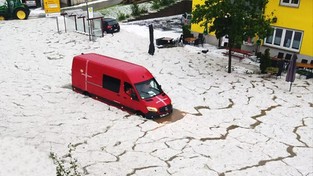 30.06.2021 07:00 Nawałnice u naszych sąsiadów. Auta zmieniły się w amfibie przedzierające się przez rzeki gradu