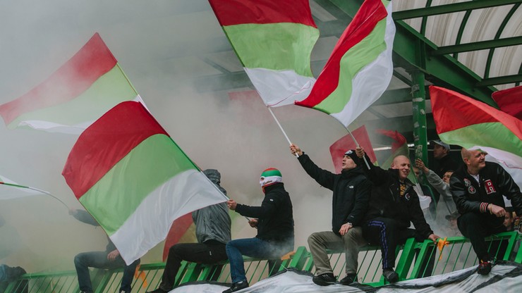 Skandal w Sosnowcu. Rozgoryczeni kibice rozebrali piłkarzy w szatni