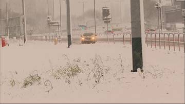 Zima wróciła na dobre. Zasypane drogi, gospodarstwa bez prądu