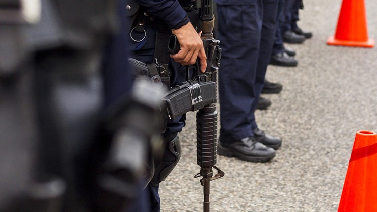 Holandia. Policjanci zgubili skrzynie z pistoletami. Nagroda dla uczciwego znalazcy