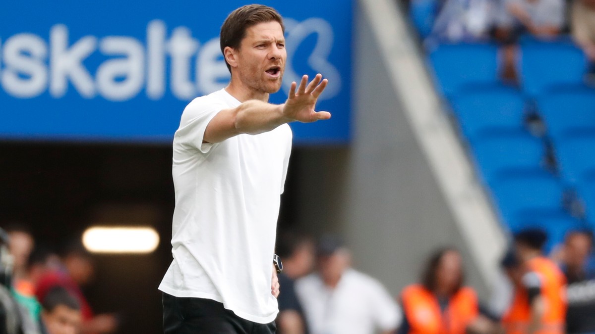 Xabi Alonso na dłużej w Bundeslidze