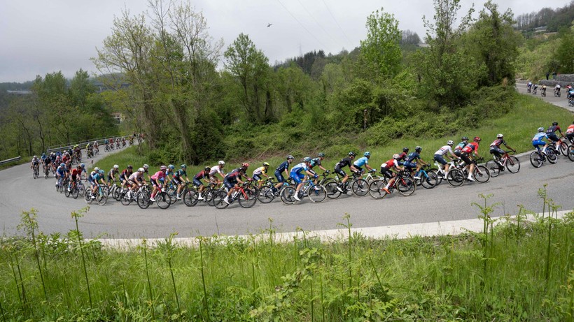 Giro d'Italia: Koen Bouwman wygrał etap. Juan Pedro Lopez nadal liderem