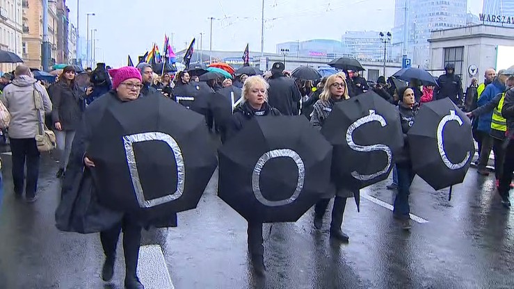 "Czarny Piątek" - protest przeciw zaostrzeniu prawa aborcyjnego. "Wszystkie siły na stolicę"