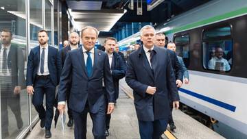 Rząd Tuska zamienił auta na pociąg. Politycy jadą na spotkanie z szefową KE