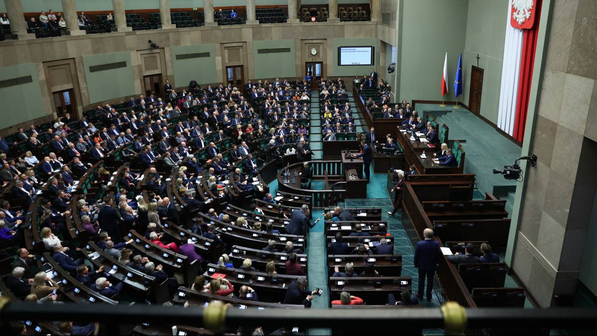 Sejm znowelizował budżet. Rośnie deficyt