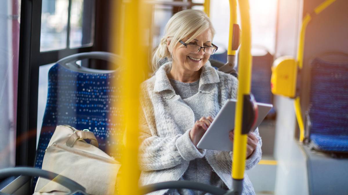 Seniorzy z darmową komunikacją miejską. Wystarczy pokazać dowód osobisty