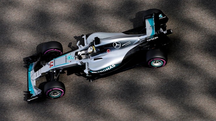 Formuła 1: Hamilton szybszy od Rosberga na obu piątkowych treningach