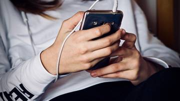 Dwie godziny ze smartfonem dziennie. Japońskie miasto chce ograniczeń