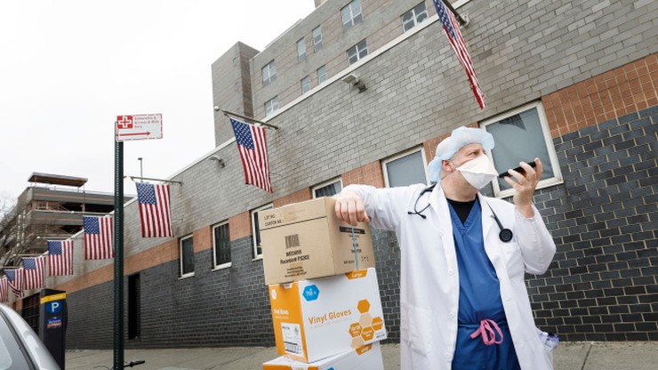 Pracownicy służby zdrowia z całych Stanów spieszą na ratunek Nowemu Jorkowi