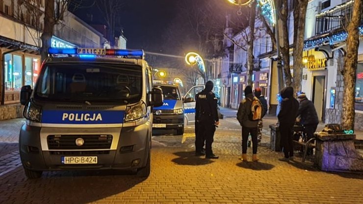 Zakopane. Policjanci wystawili setki mandatów za brak maseczek