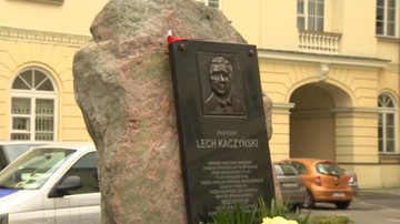 Wiceprezydent Warszawy o tablicy z podobizną Lecha Kaczyńskiego. "Wyrządzono mu krzywdę"