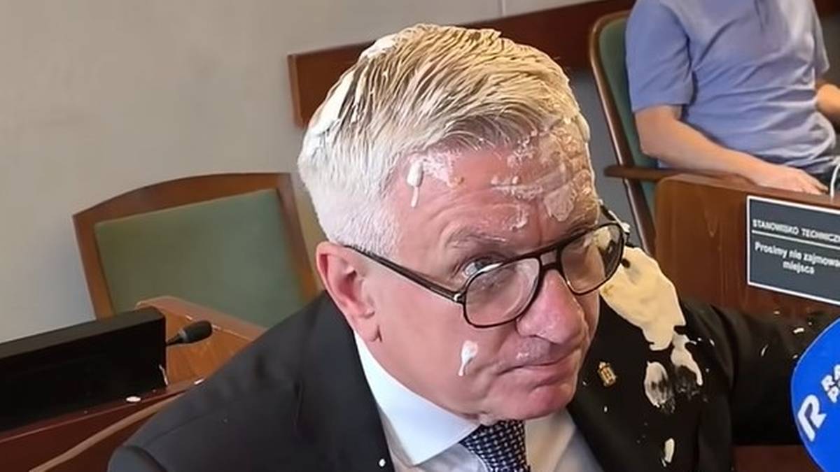 Prezydent Poznania obrzucony ciastem. "Nie boję się ataku"