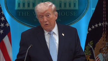 Donald Trump podczas konferencji prasowej w Białym Domu