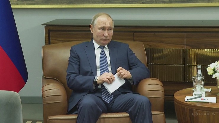 Cukierki z wódką i portretem Putina. Dzieci z Syberii dostały nietypowy prezent