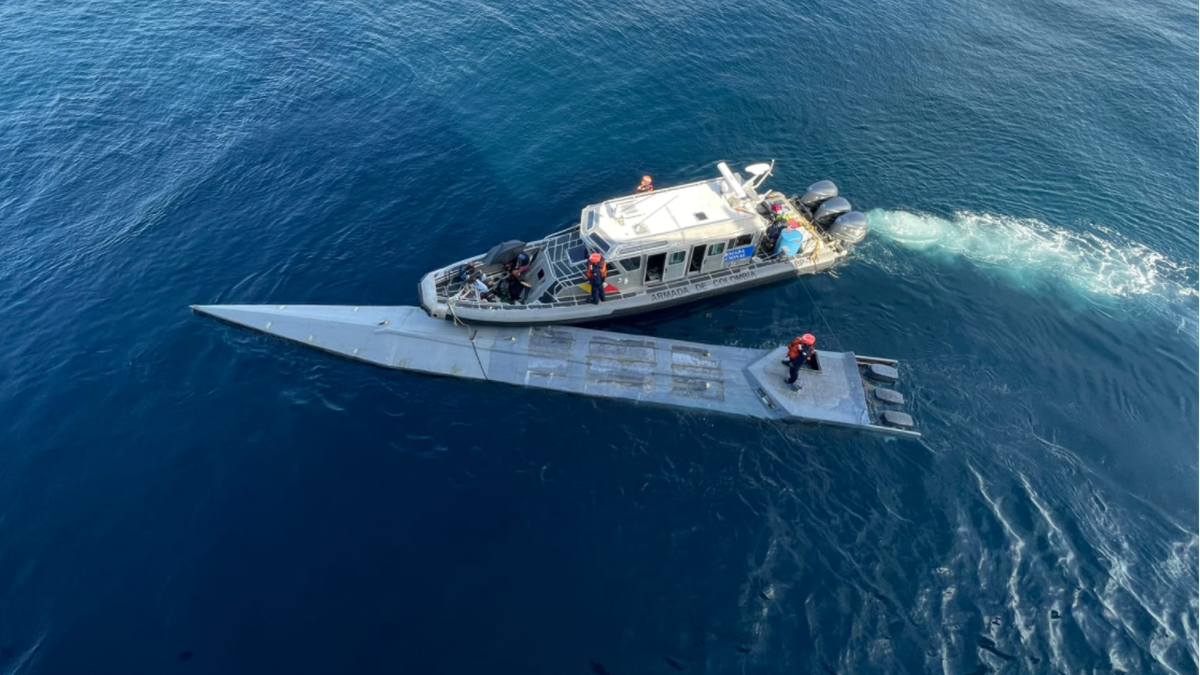 Kolumbia. Dryfująca narko-łódź zatrzymana. Na niej ciała dwóch osób, rozbitkowie i trzy tony kokainy