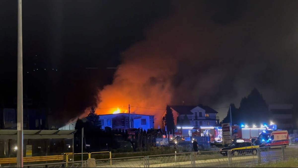 Feuer in Kielce. Das Farben- und Lacklager fing Feuer