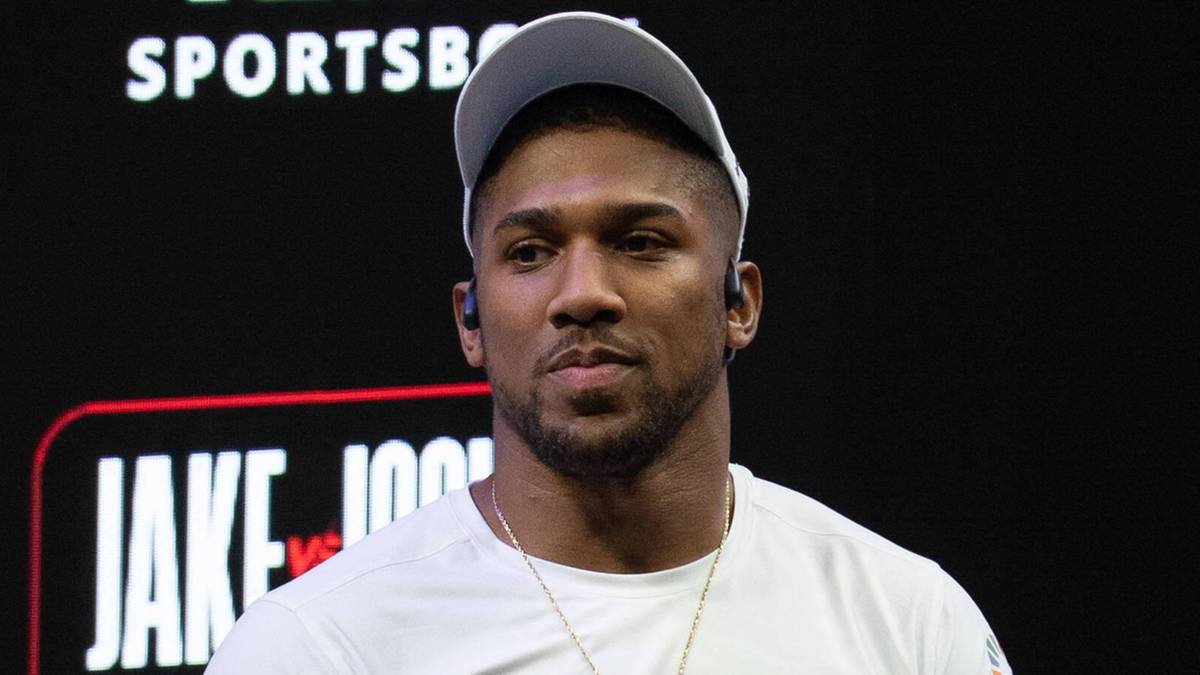 Anthony Joshua podczas konferencji prasowej.